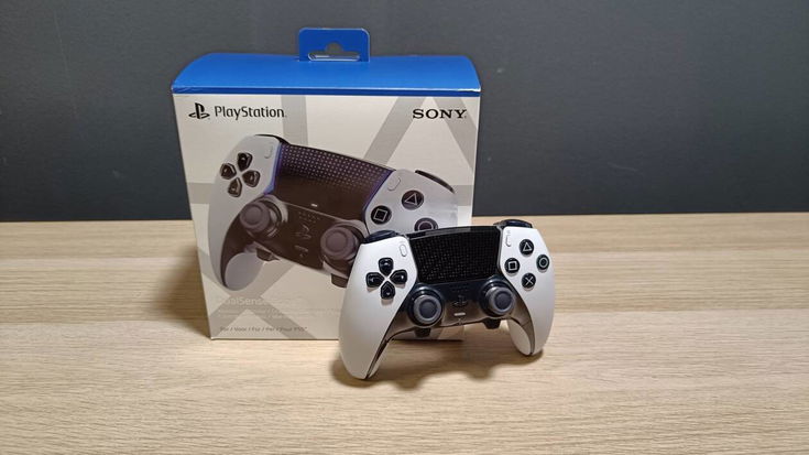 DualSense Edge | Recensione - Costoso, ma è il meglio su PS5? - Tom's ...