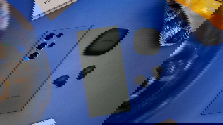 Immagine di Samsung Galaxy S23 non ha un problema di bloatware ma di matematica