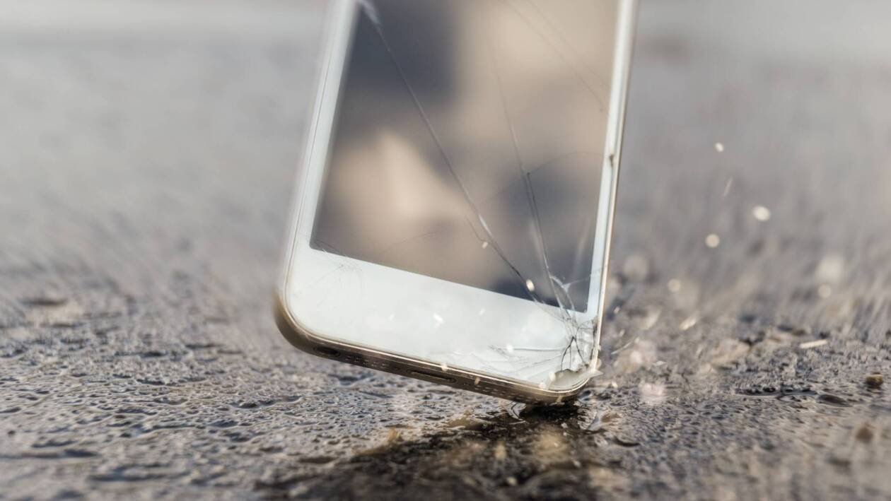 Immagine di Samsung dice stop ai ricambi non originali: riparazioni più costose anche per iPhone?
