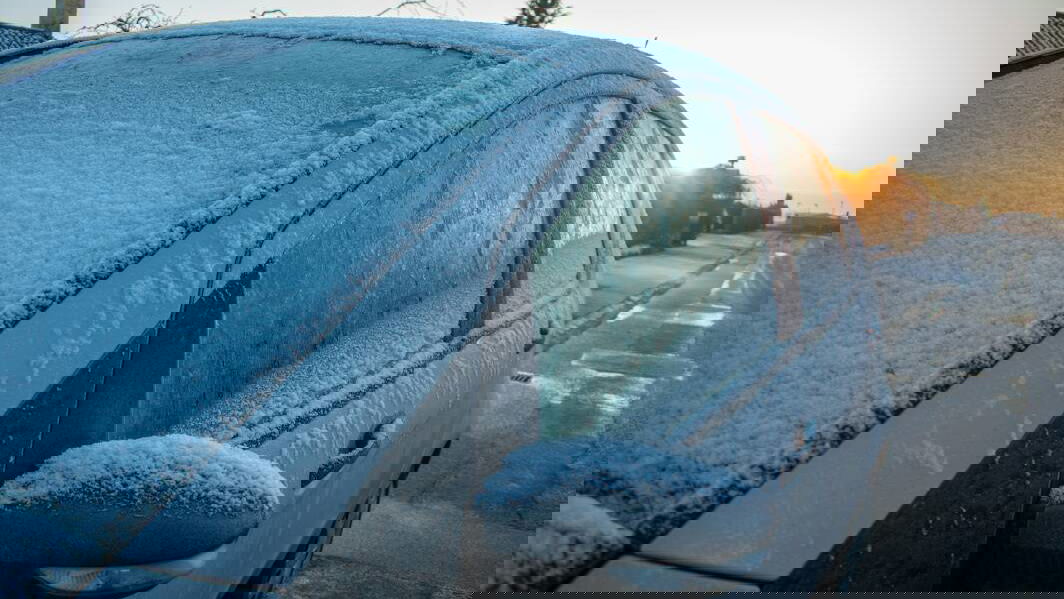 Immagine di Con questo copri parabrezza in offerta non dovrai pulire il ghiaccio la mattina