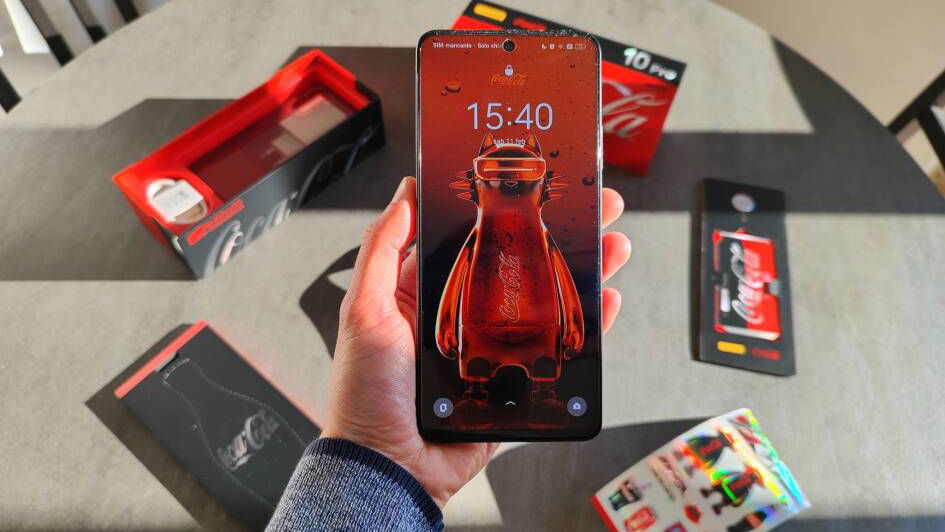 Immagine di realme 10 Pro Coca-Cola Edition recensione: "Taste the Feeling!"