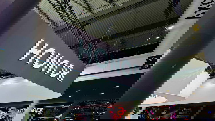 Immagine di Honor Magic5 Pro svelato al MWC, Magic Vs sbarca finalmente in Europa