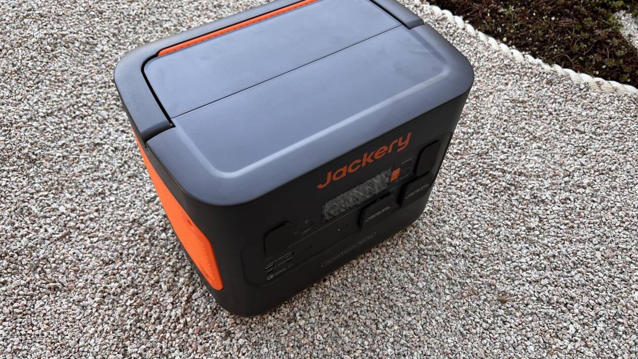 Immagine di Jackery Explorer 1500 Pro, il generatore solare che si carica in due ore | Test e Recensione