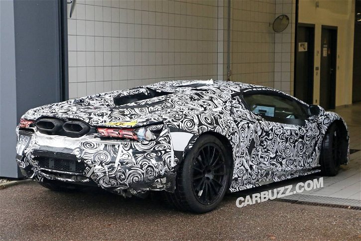 Immagine di Lamborghini, il V12 ibrido è quasi pronto, spunta una foto