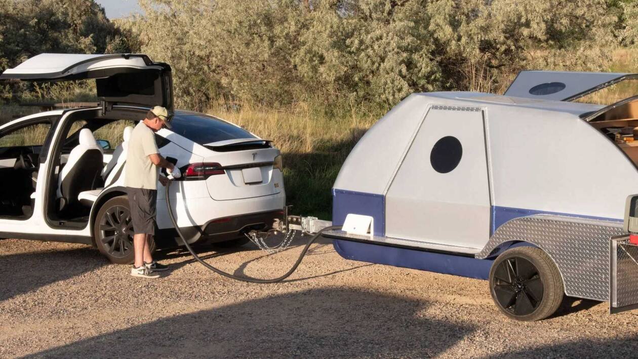 Immagine di The Boulder: roulotte per auto elettrica con batteria da 75 kWh