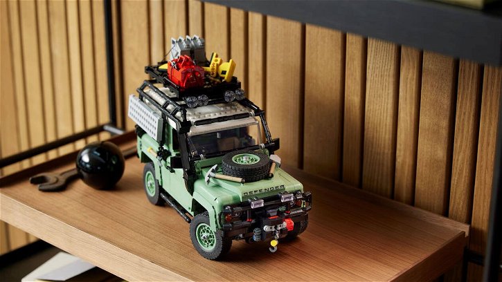Immagine di LEGO ingrana le ridotte e ci porta off-road con il Land Rover Classic Defender!