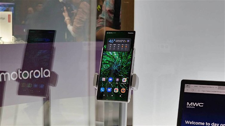 Immagine di Motorola Rizr: slider phone con display allungabile