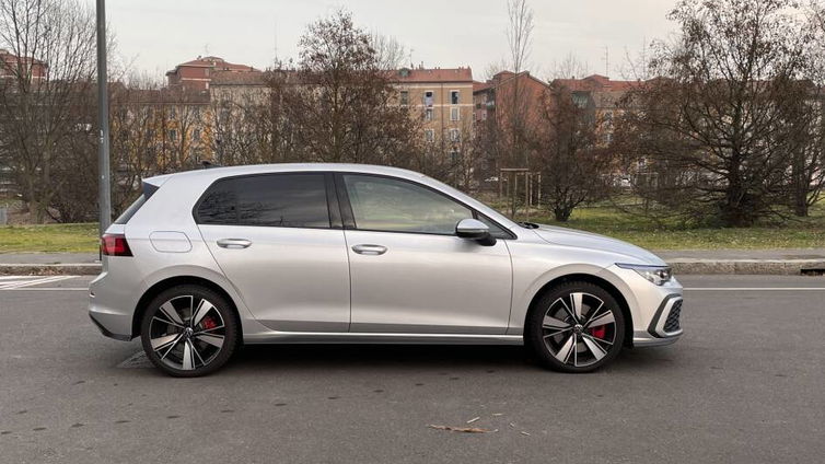 Immagine di Volkswagen GTI, come cambia il logo con le elettriche