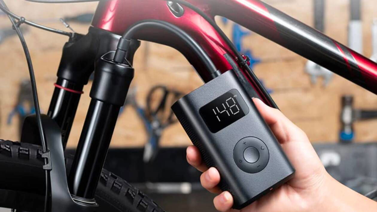 Immagine di Mini compressore Xiaomi a meno di 30€! Ci gonfi anche le ruote dell'auto!