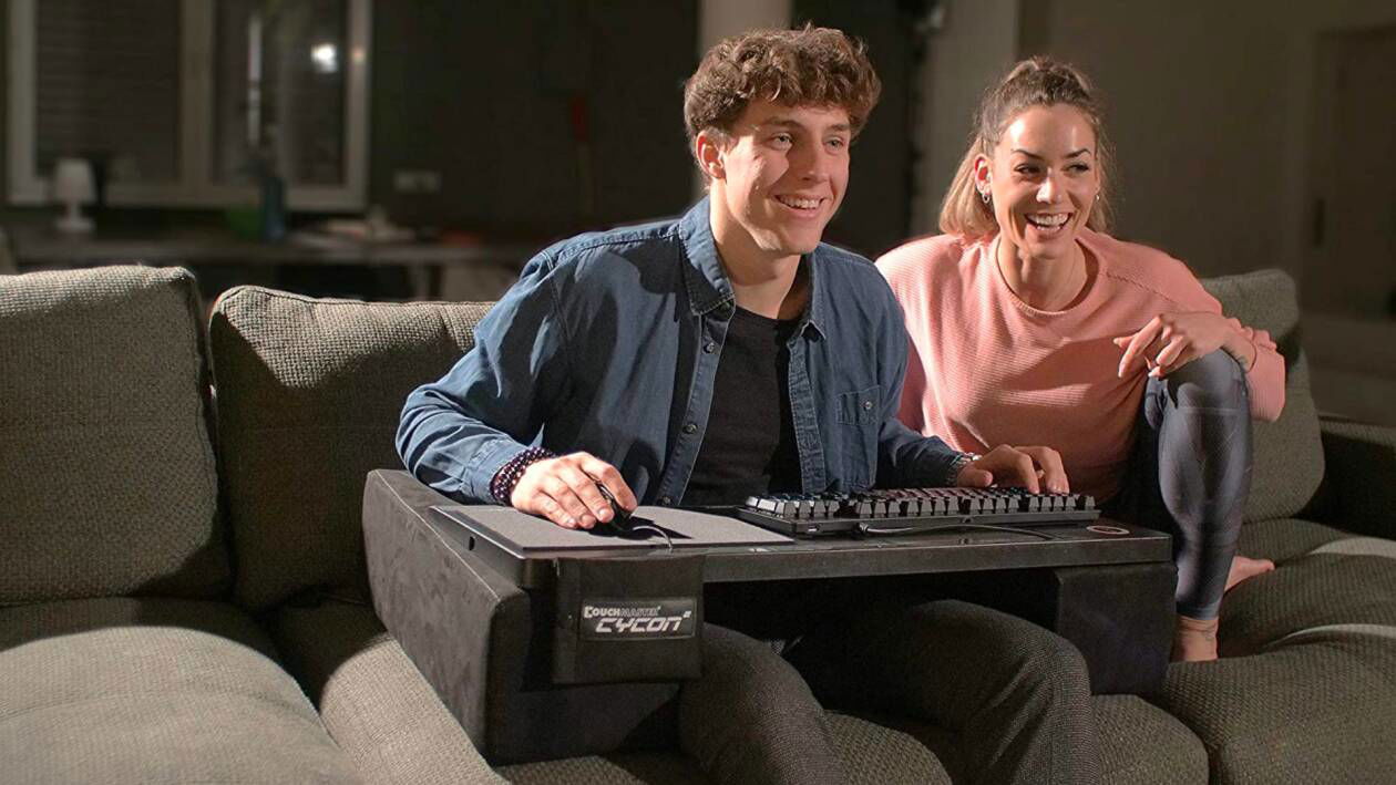 Immagine di Lavora al PC dal divano con questo viralissimo gadget da TikTok!