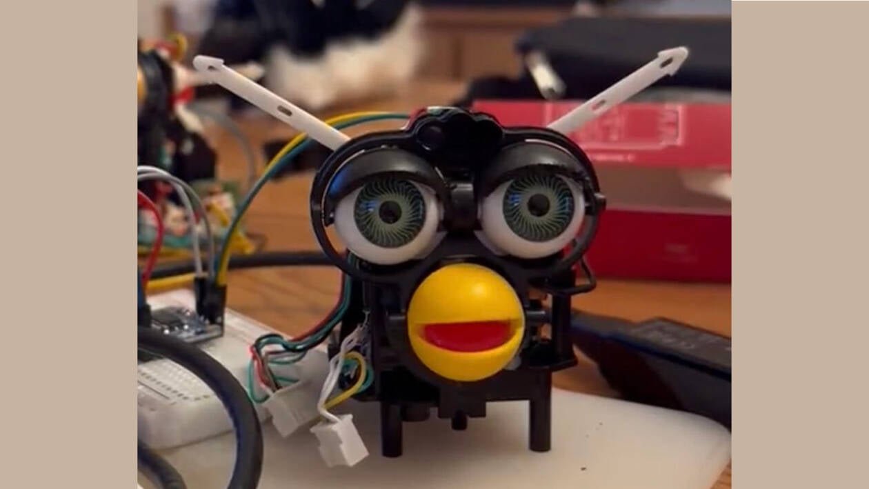 Immagine di Il Furby più inquietante che vedrete oggi da voce a ChatGPT