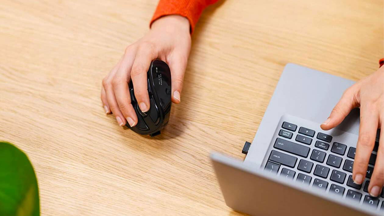 Immagine di Mouse verticale wireless, comodo e con display integrato! -24%!