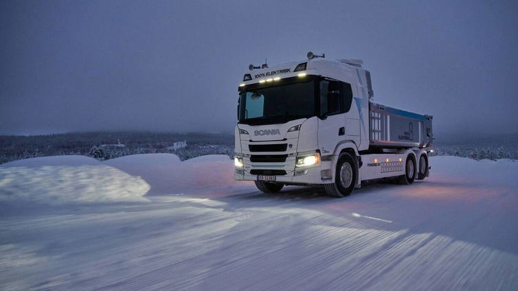 Immagine di 5000 Km l'anno gratis con i camion coperti di pannelli solari