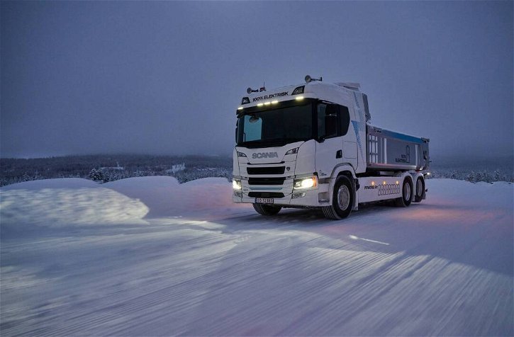 Immagine di 5000 Km l'anno gratis con i camion coperti di pannelli solari