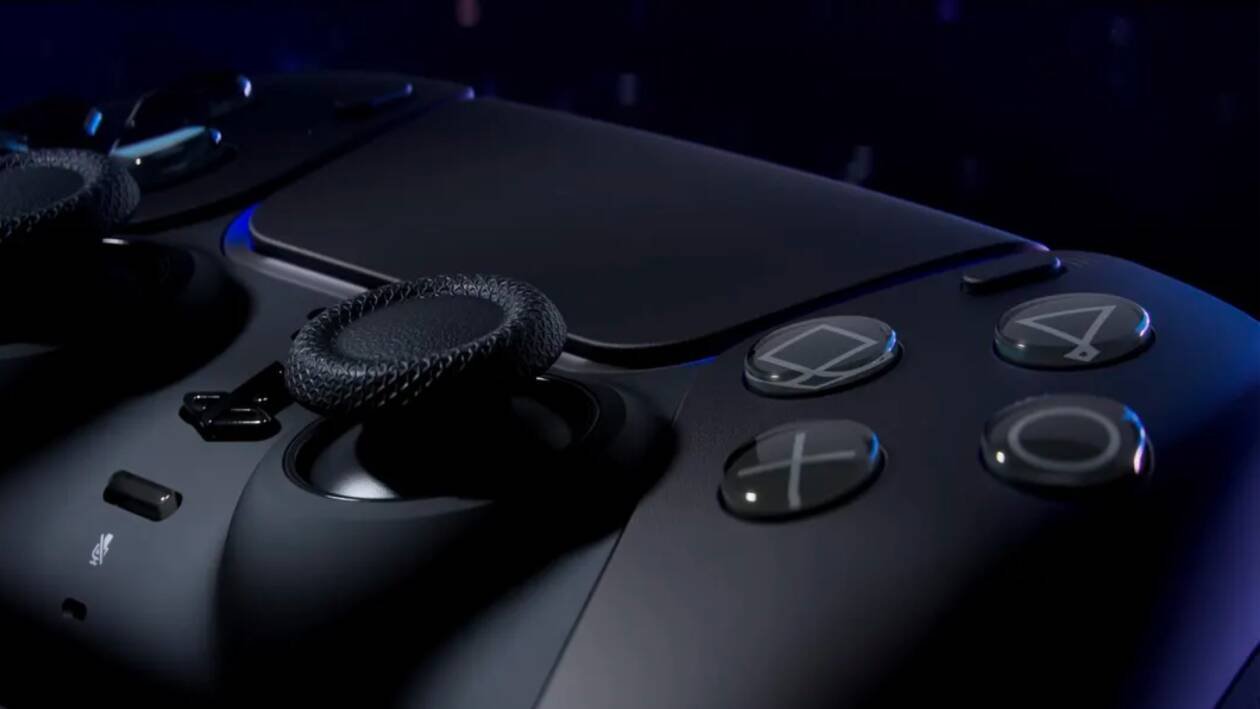 Immagine di DualSense: finalmente torna in sconto il pad PS5 in versione nera!