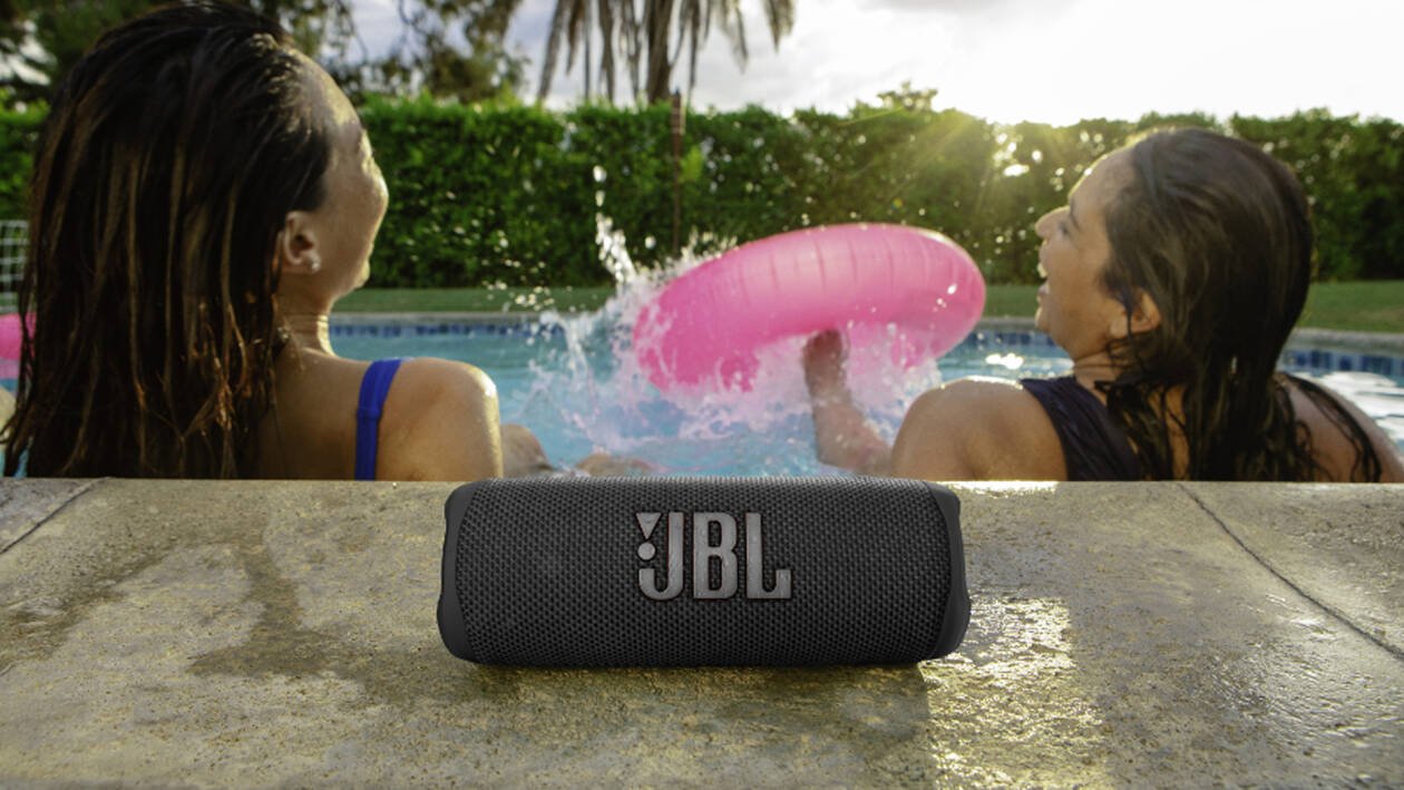 Immagine di JBL Flip 6: lo speaker Bluetooth perfetto per la tua estate in sconto del 43%