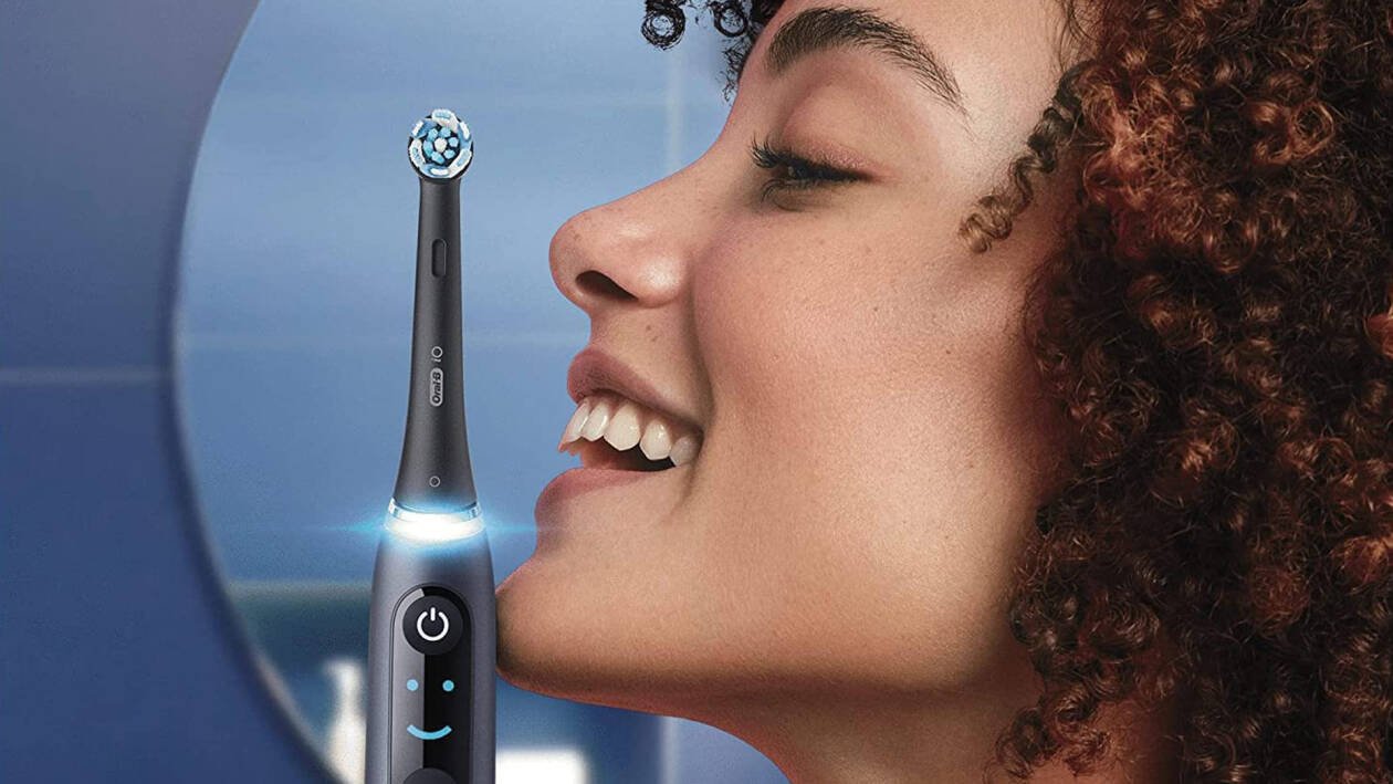 Immagine di Oral-B iO Series 9: set da 2 spazzolini smart in sconto del 44%! -300€!