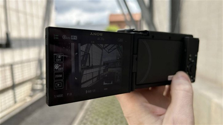 Immagine di Sony ZV-1M2 vs Sony ZV-1, come migliora la fotocamera per YouTuber ?