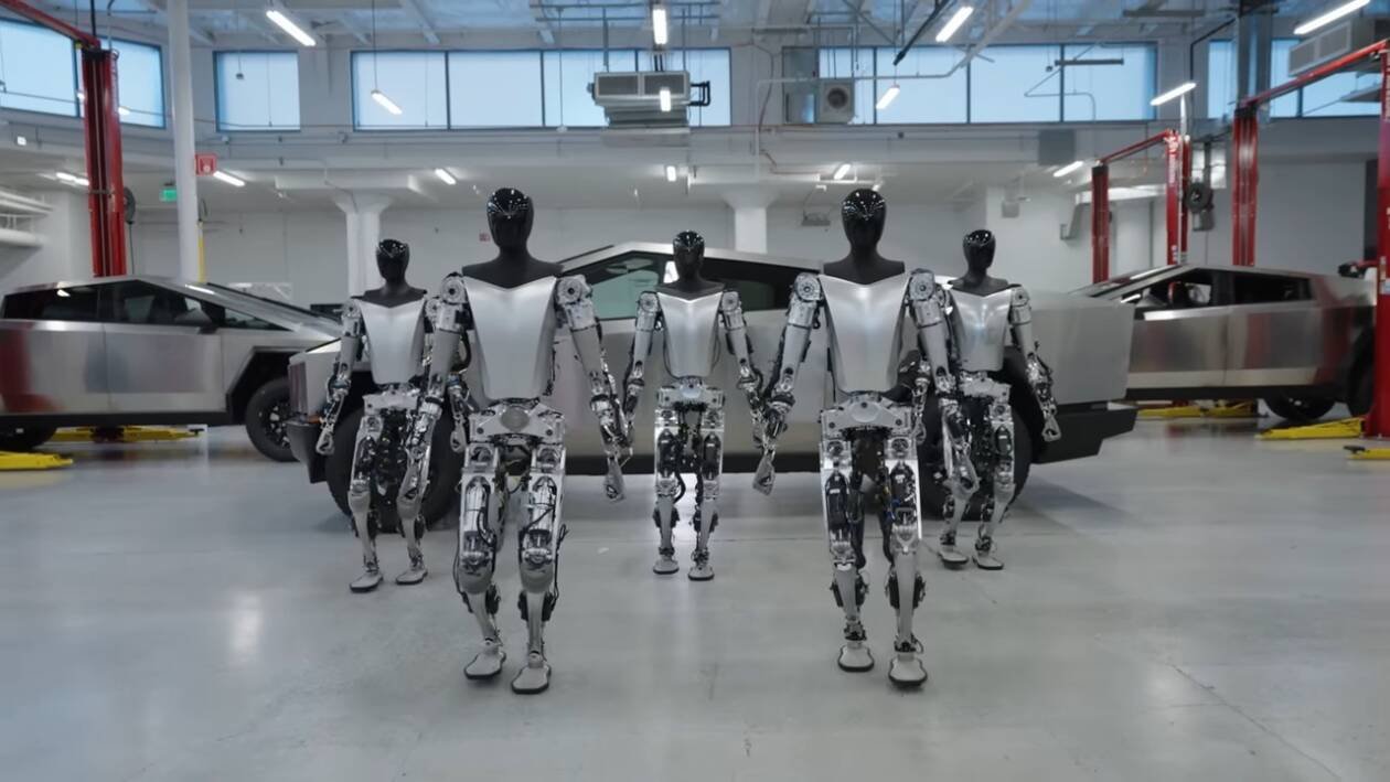 Immagine di Il robot umanoide di Tesla si mostra in un nuovo video