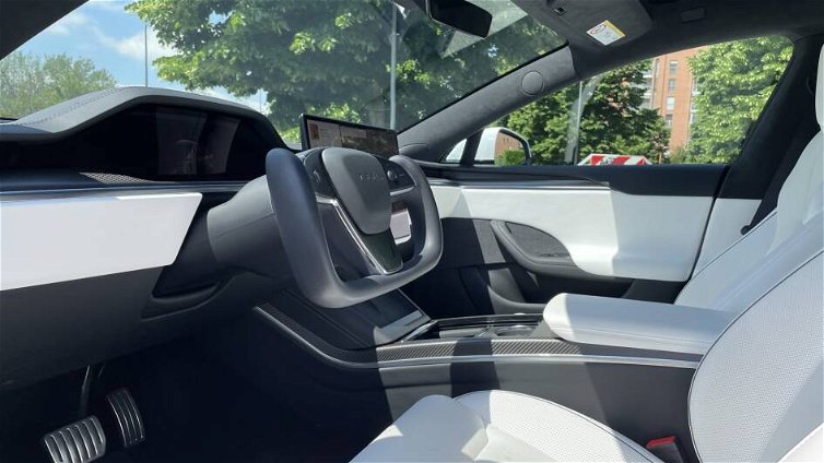Immagine di Tesla voleva spiare i suoi clienti per evitarsi noie legali
