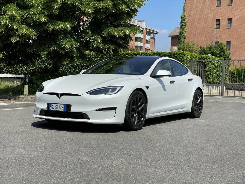 Immagine di Chi prende un Tesla? Maschi bianchi e benestanti
