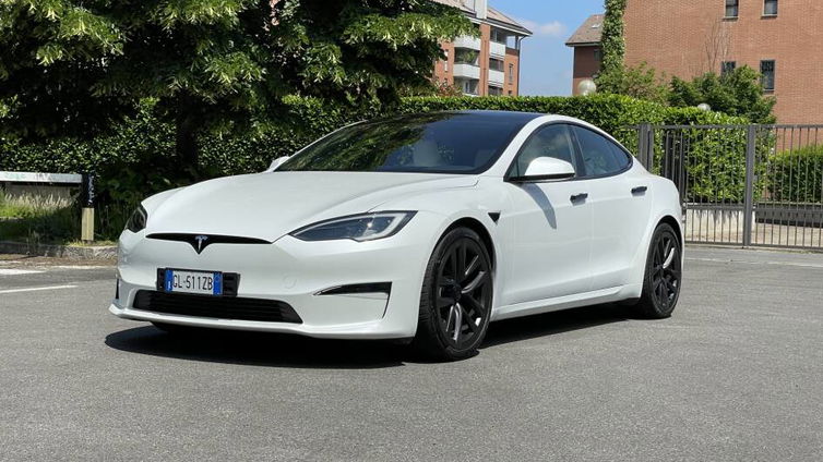 Immagine di Chi prende un Tesla? Maschi bianchi e benestanti