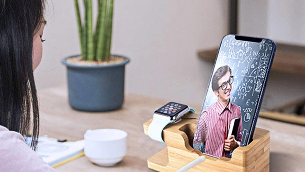 Immagine di Un caricatore wireless 2-in-1 in bambù? Ecco l'Amazon Find di oggi