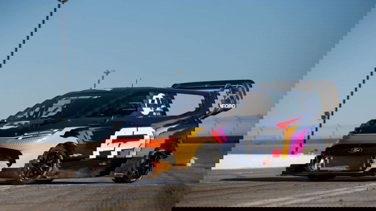 Immagine di Il super furgone Ford da 1400 cavalli è pronto a vincere le gare più dure