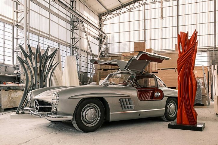 Immagine di Le opere di Atchugarry suggeriscono gli stilemi della nuova Mercedes-Benz SL