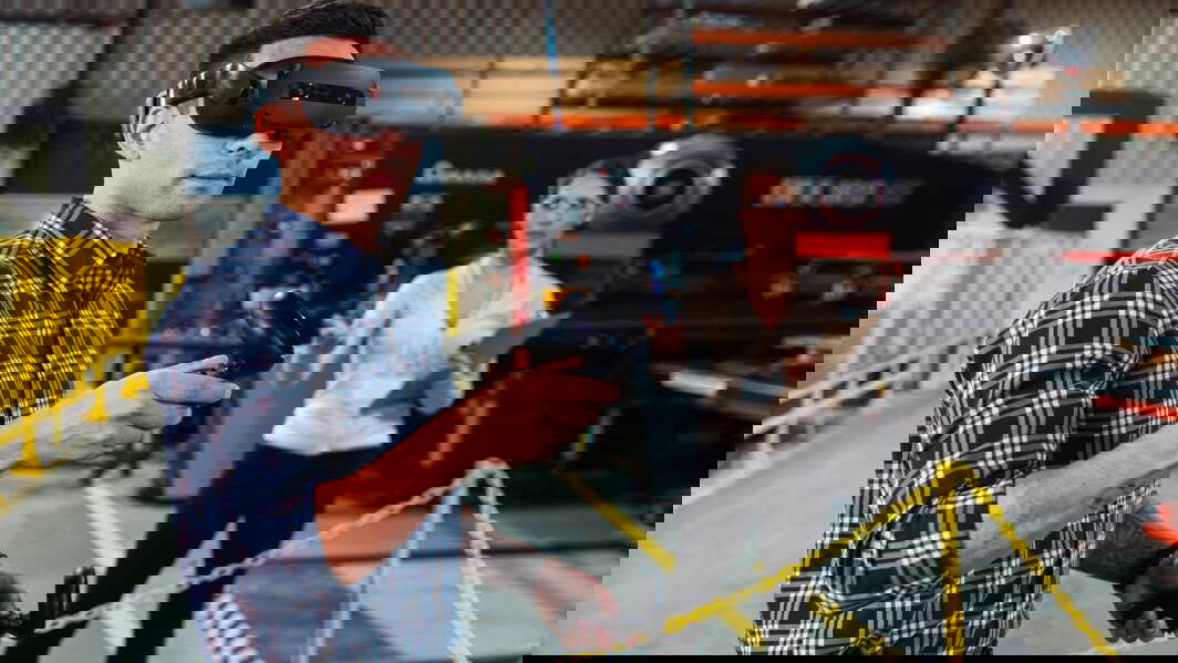 Immagine di Lenovo annuncia ThinkReality VRX, visore all-in-one per lo sviluppo aziendale