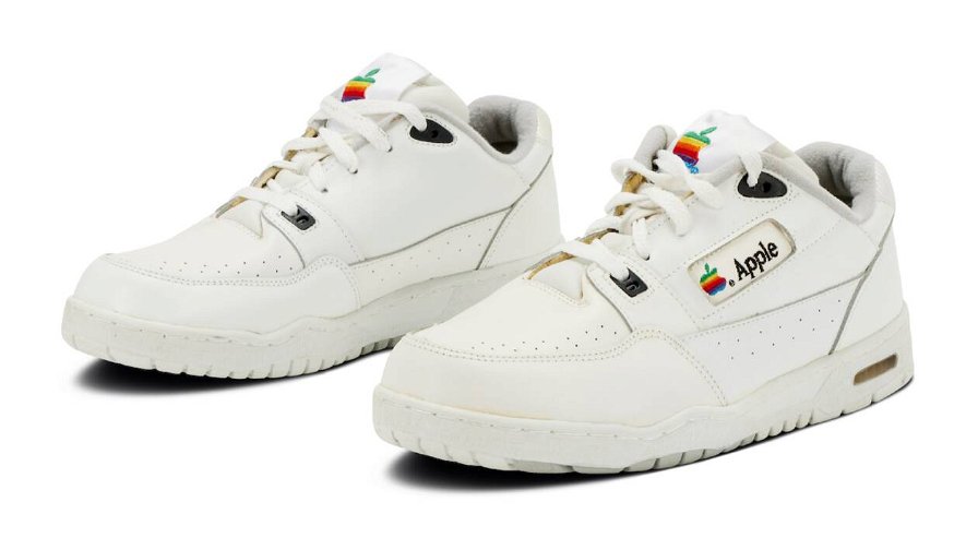 apple-sneakers-285000.jpg