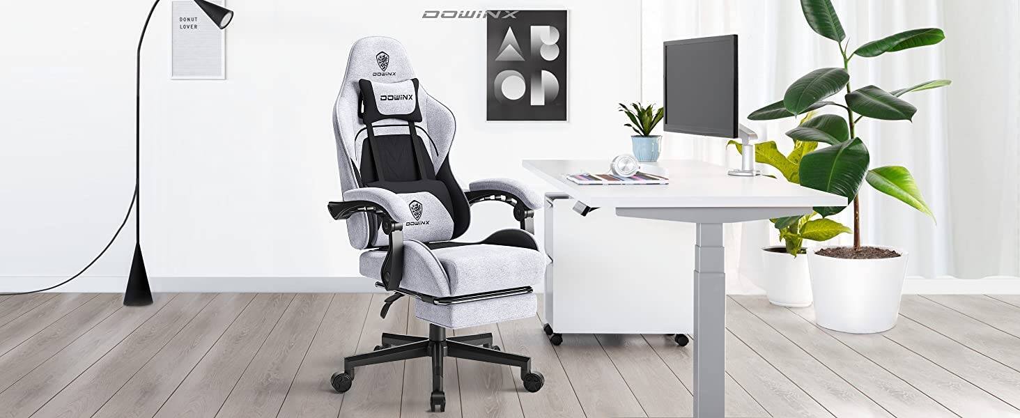 Immagine di Questa sedia gaming massaggiante, ergonomica e con poggiapiedi oggi costa solo 159€