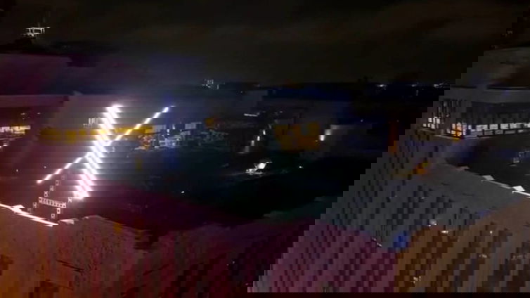 Immagine di Da Twitter a X, fra tweet che diventano post e insegne luminose giganti
