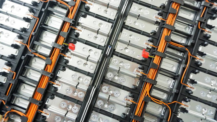 Immagine di Auto elettrica perde la batteria per strada