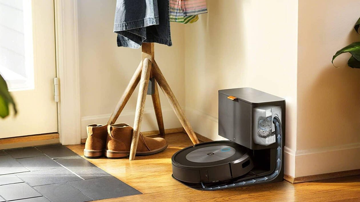 Immagine di 200€ di sconto su iRobot Roomba j7+, aspirapolvere robot smart