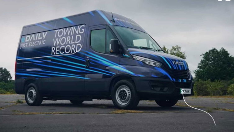 Immagine di Un IVECO elettrico traina 153 tonnellate, il video del record