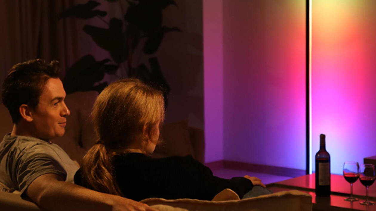 Immagine di Doppio sconto su questa lampada da terra smart RGB. La paghi meno di 60€