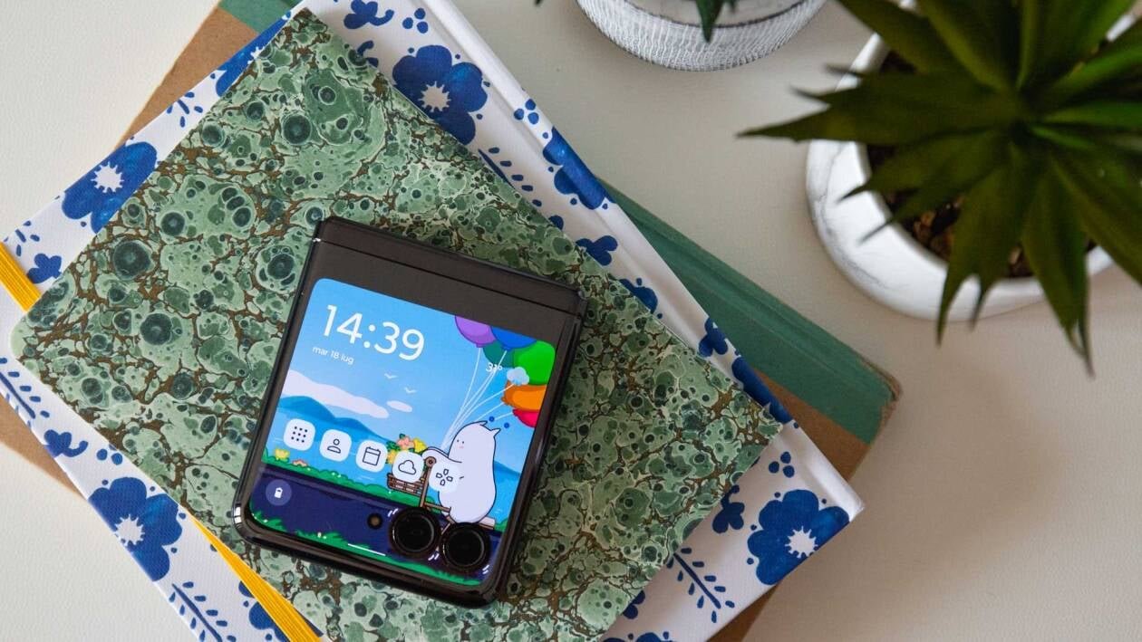 Immagine di Motorola Razr 40 Ultra recensione, fatto così il flip phone ha davvero senso!