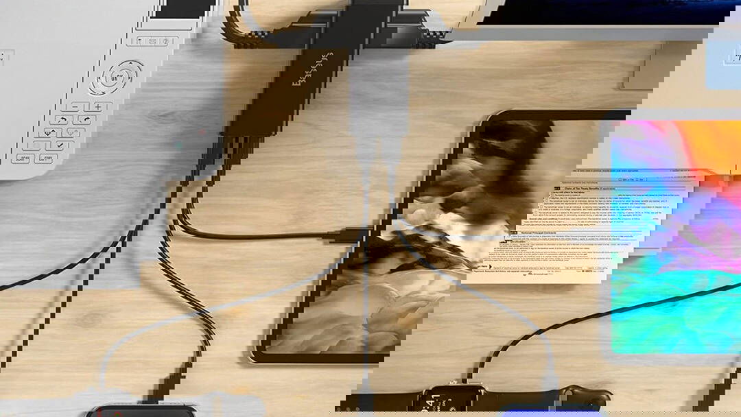 Immagine di Questo gadget è virale su TikTok, carica i tuoi dispositivi e tiene i cavi in ordine sulla scrivania!