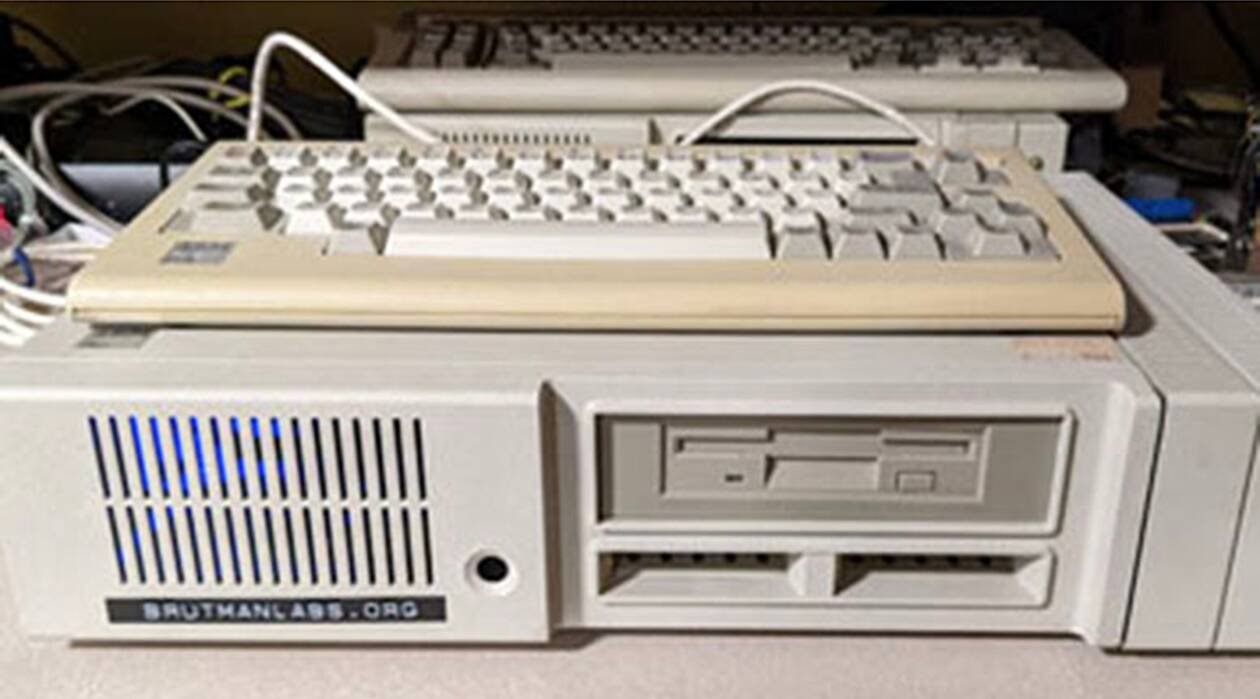 Immagine di Un server DOS di 39 anni fa ancora funzionare un sito