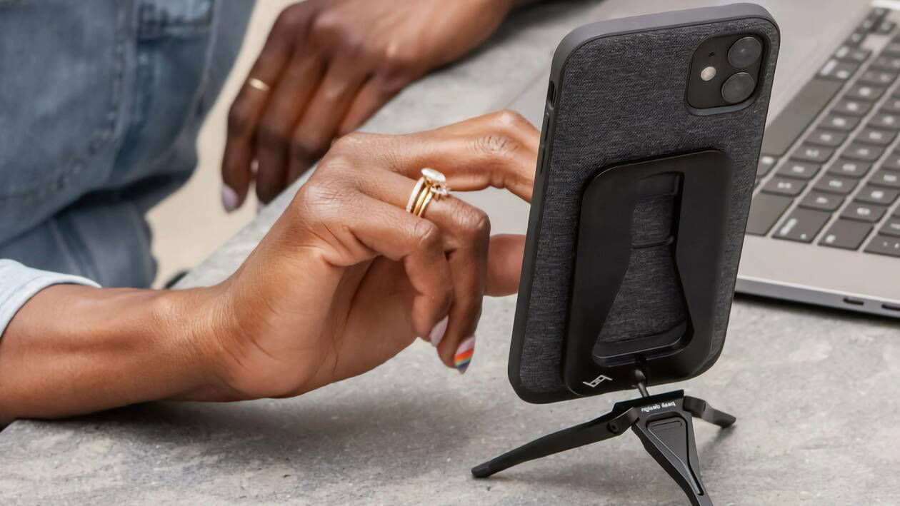 Immagine di Questo mini treppiedi per smartphone sta in una mano: il nuovo idolo di TikTok